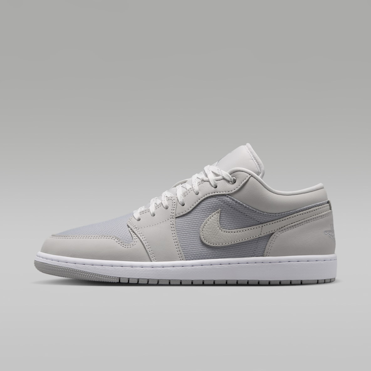Jordan White Low Top Shoes. Nike.com